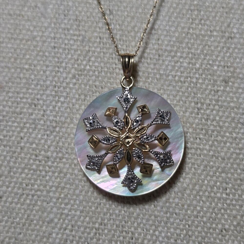 Vintage 10K Yellow & White Gold Snowflake Pendant Iridescent Mother of Pearl 18"